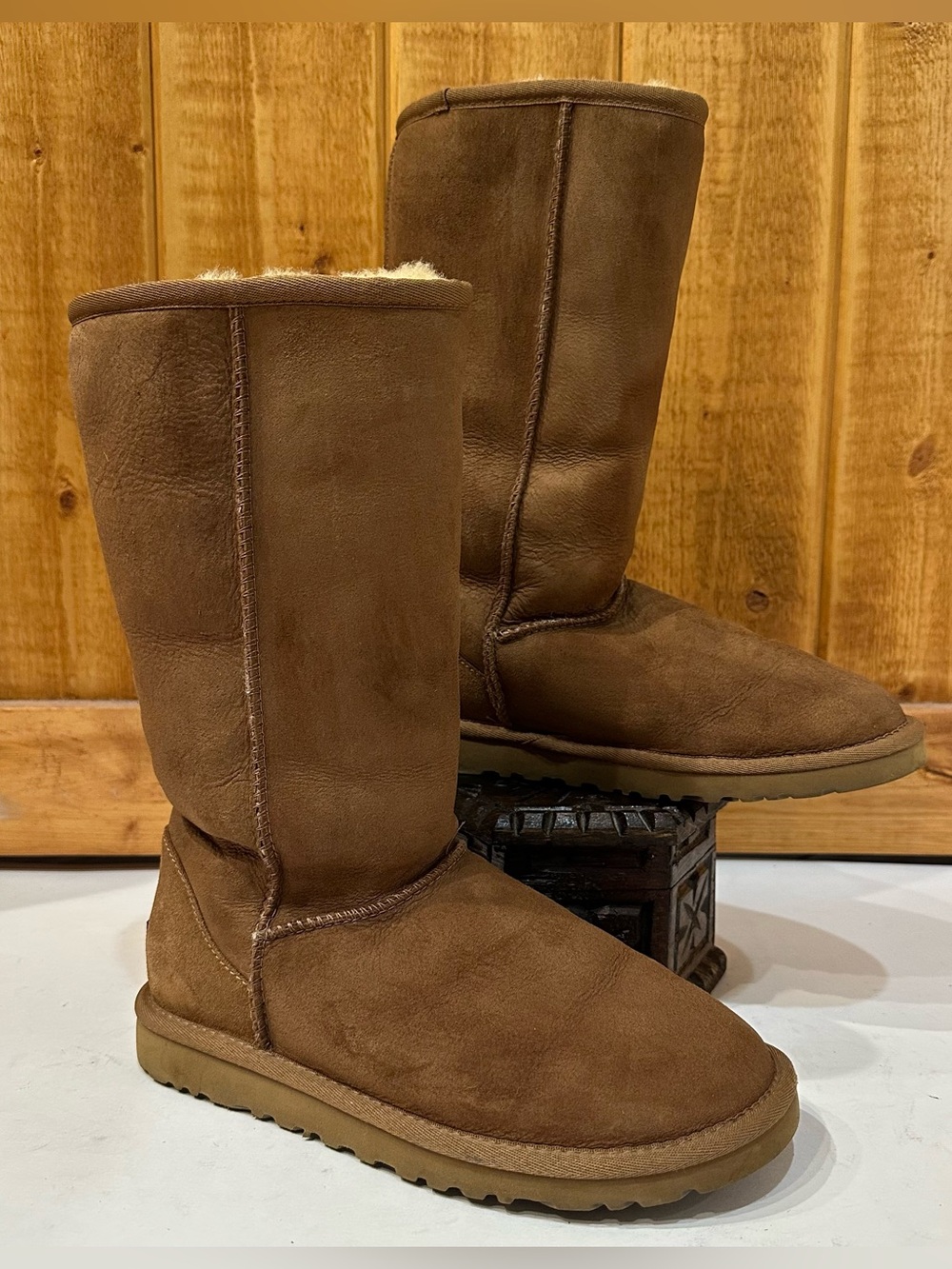 UGG Australia Classic Tall Sheepskin Lining, Treadlite Sole Size 6 (5815)